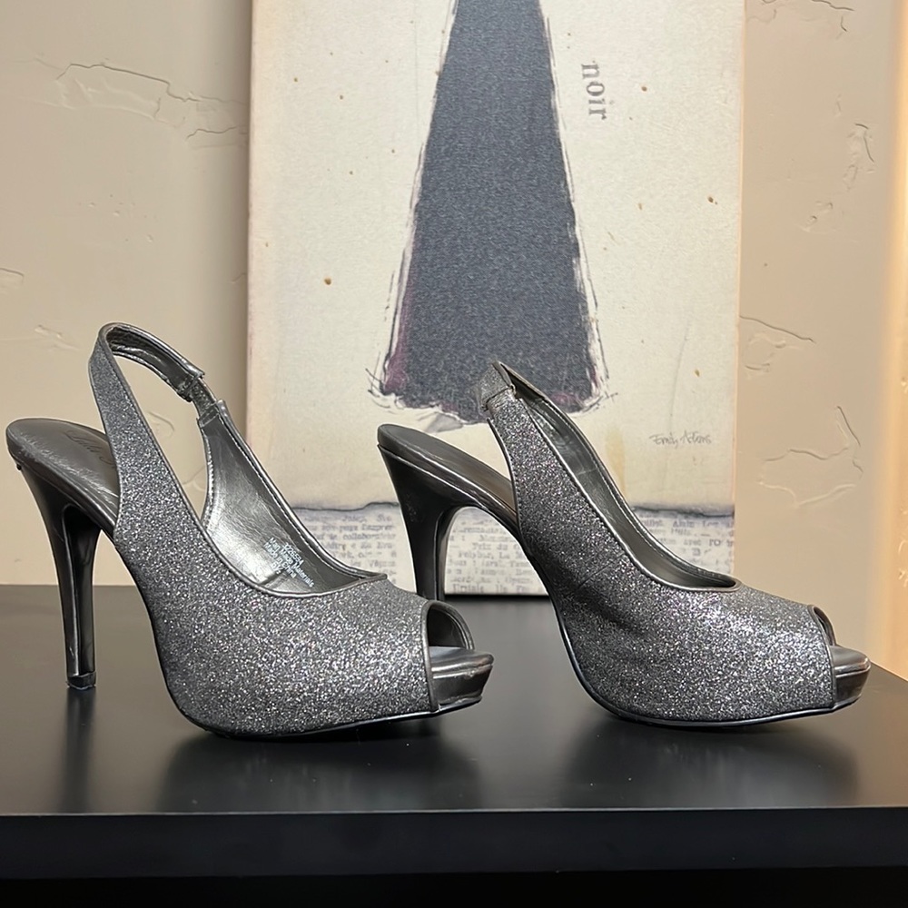 Size 6.5 - Lulu Townsend Silver Glitter Heels